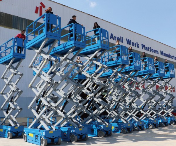 会东自行走升降机